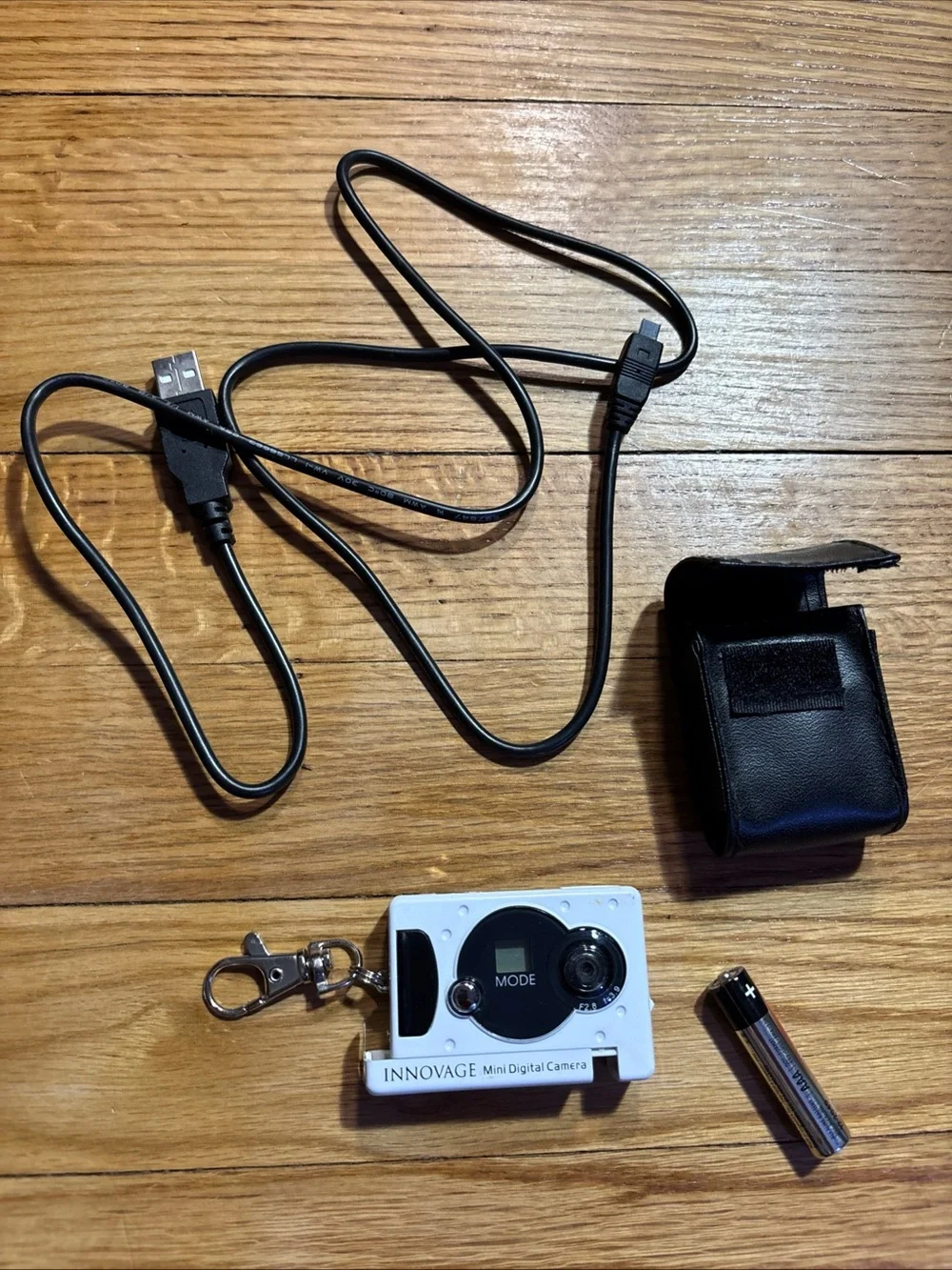 Innovage Mini Digital Camera AAA Battery f/2.8 f/3.9 Aperture w case & cable